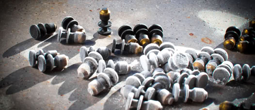 Clous injectés Ø6,5mm destinés aux rallyes hivernaux, egalement adaptés pour rouler sur routes au quotidien et pour les sorties circuits glace.