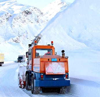 Clous vissé pour vehicule de deneigement, camion, saleuse, tracteur...