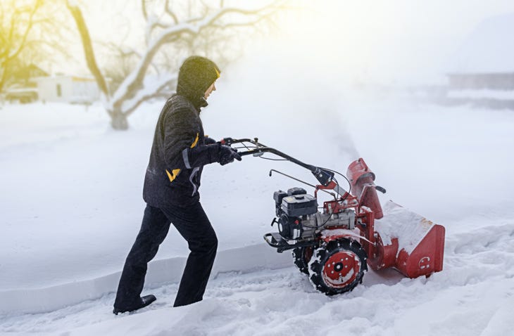 Pour les besoins de grip sur la neige et la glace des machines autotractées de déneigement
